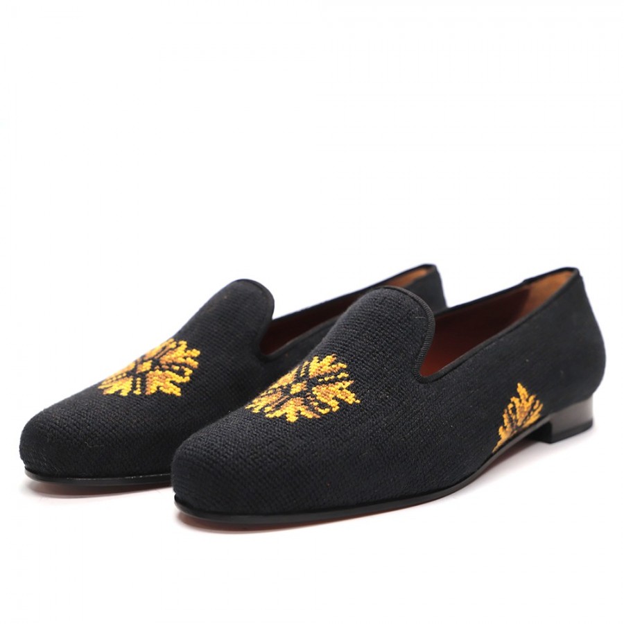 NICOLE FLOWERS NEEDLEPOINT