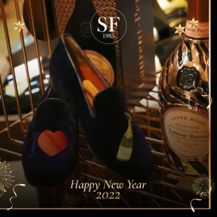 HAPPY NEW YEAR 2022 🎉

📱 www.shoesfactory1985.com
#shoes #goodyear #patina #zapatosdelujo #lujo #luxury #luxuryshoes #menstyle #tie #shopping #shoponline #traje #caballero